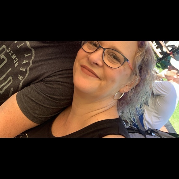 Meet your Posher, Ally - Picture 1 of 1